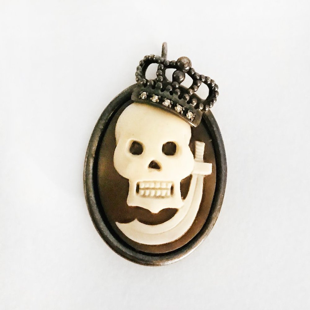 AMEDEO  | Hand-carved | Skull Cameo Pendant